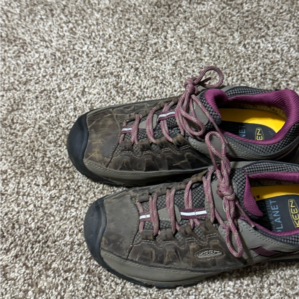 KEEN Women's Brown and Black Athletic Shoes